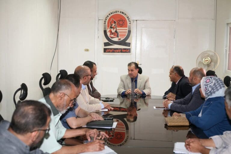 رئيس جامعة جنوب الوادي يناقش خطة الخدمات الطبية المتكاملة المقدمة لمنسوبي الجامعة 4 FB IMG 1750673524836 جامعة أسيوط رئيس جامعة جنوب الوادي يناقش خطة الخدمات الطبية المتكاملة المقدمة لمنسوبي الجامعة موقع في الجامعة