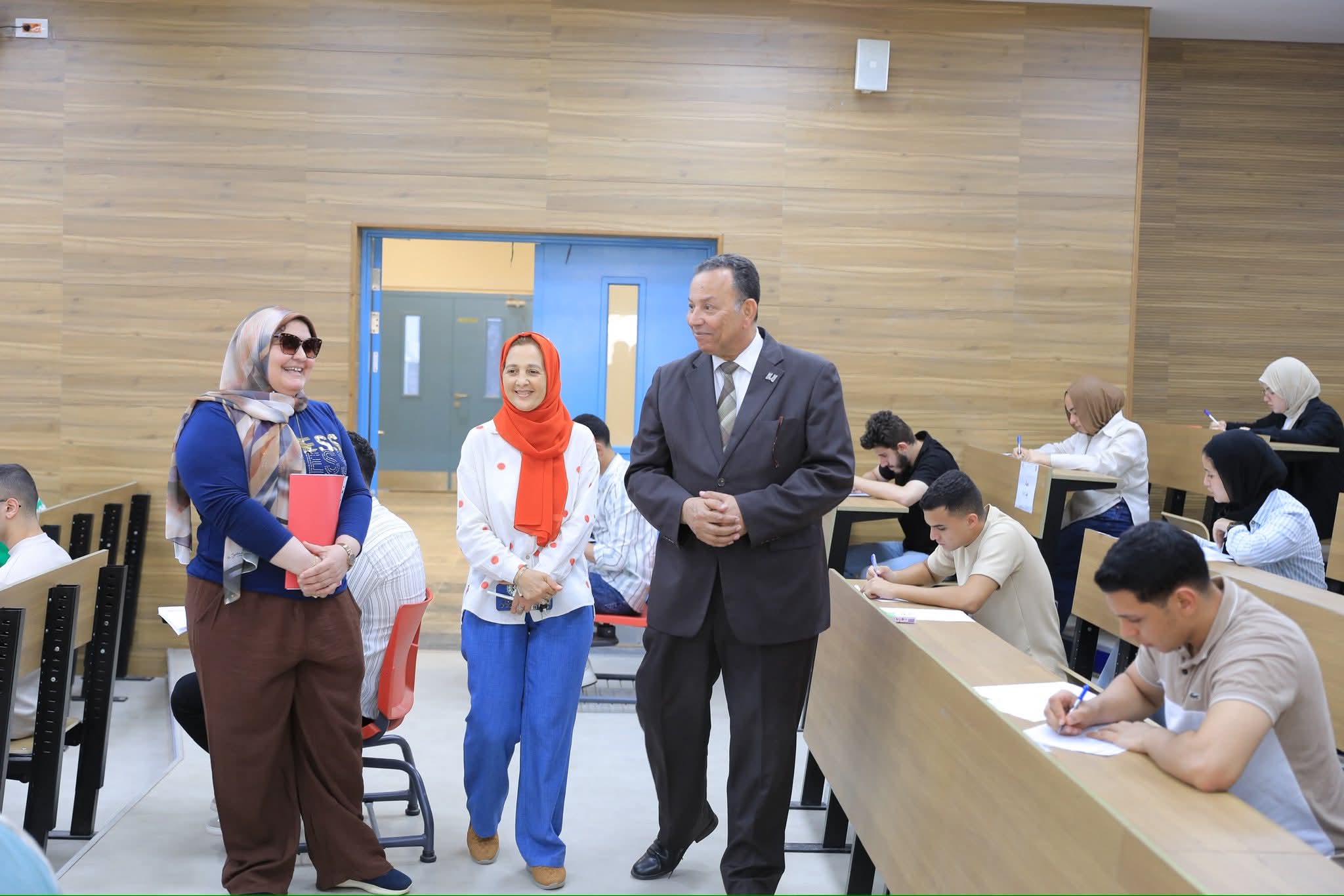 FB IMG 1750679636066 جامعة المنصورة رئيس جامعة المنصورة الجديدة يتفقد سير اختبارات الفصل الدراسي الثاني بعدد من الكليات موقع في الجامعة