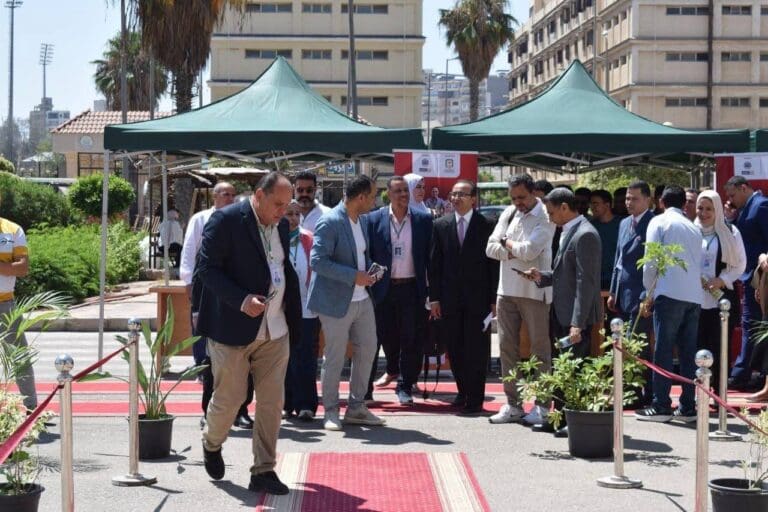 من الإبداع إلى الاحتراف: الملتقى الأول للتوظيف بكلية الفنون الجميلة بجامعة المنصورة يفتح آفاق المستقبل 33 FB IMG 1750756520433 الثانوية من الإبداع إلى الاحتراف: الملتقى الأول للتوظيف بكلية الفنون الجميلة بجامعة المنصورة يفتح آفاق المستقبل موقع في الجامعة