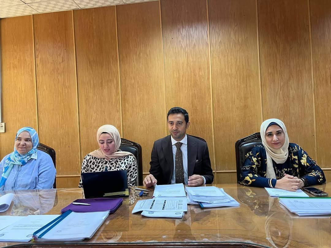 FB IMG 1750779557087 بني سويف إعلام بني سويف" تعقد السمينار العلمي الشهري لمناقشة خطط تسجيل الماجستير في الصحافة الإخبارية موقع في الجامعة