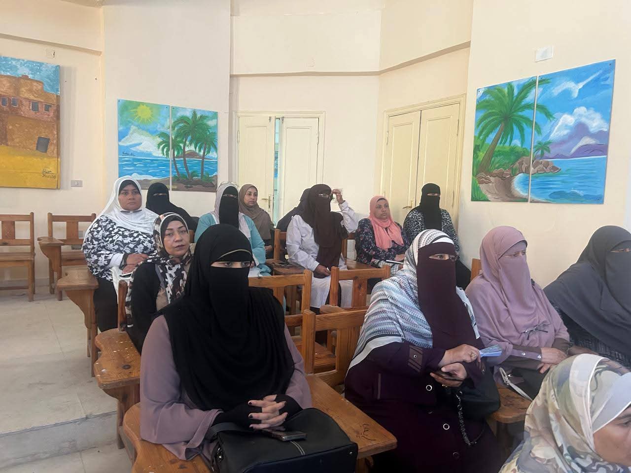 تعليم مطروح يناقش خطة تنفيذ البرنامج العلاجي لضعاف القراءة والكتابة