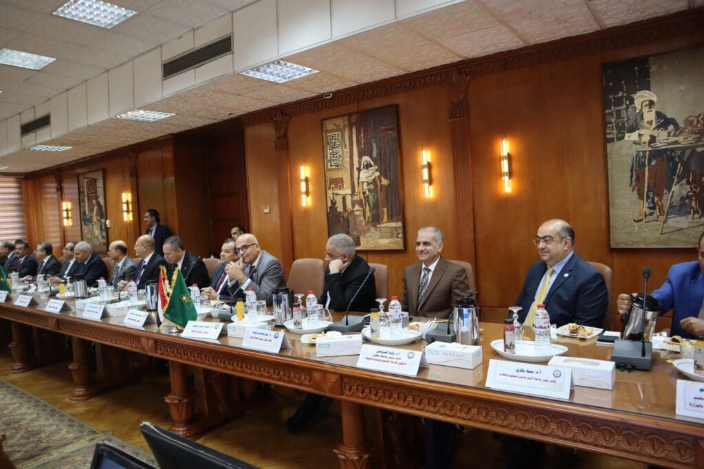 رئيس جامعة أسوان يشارك في اجتماع الأعلى للجامعات