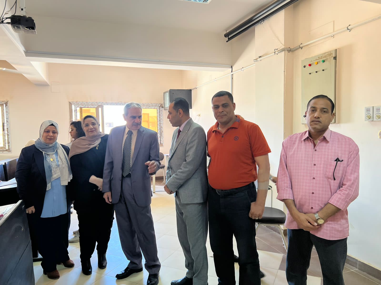 رئيس جامعة أسوان يتفقد امتحانات كلية الآثر