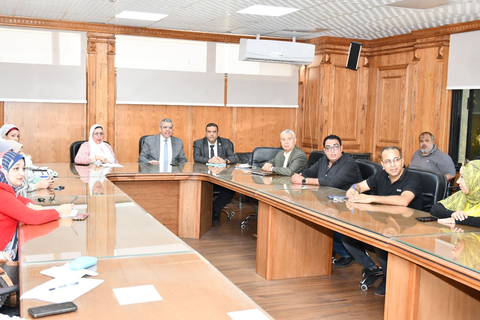 جامعة قناة السويس تستعد لجوائز التميز الحكومي 2025 باجتماع تنسيقي مع سفراء التميز