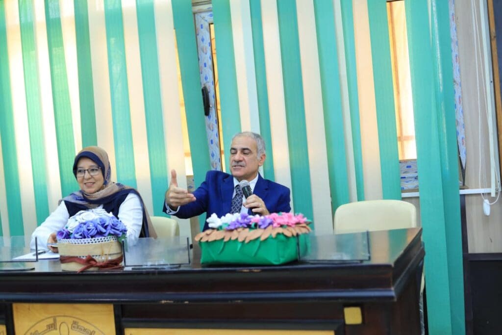 رئيس جامعة أسوان يشيد بابتكارات طلاب كلية المصايد والأسماك خلال مناقشة مشروعات التخرج 