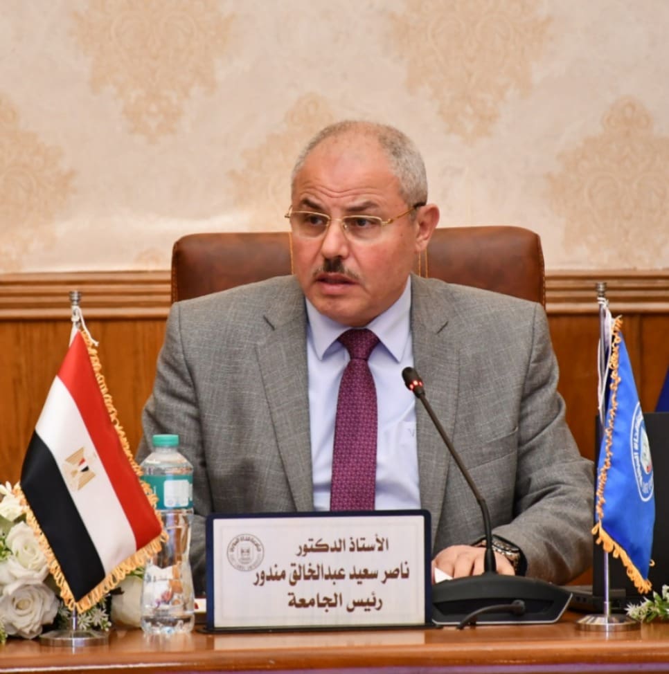 رئيس جامعة قناة السويس