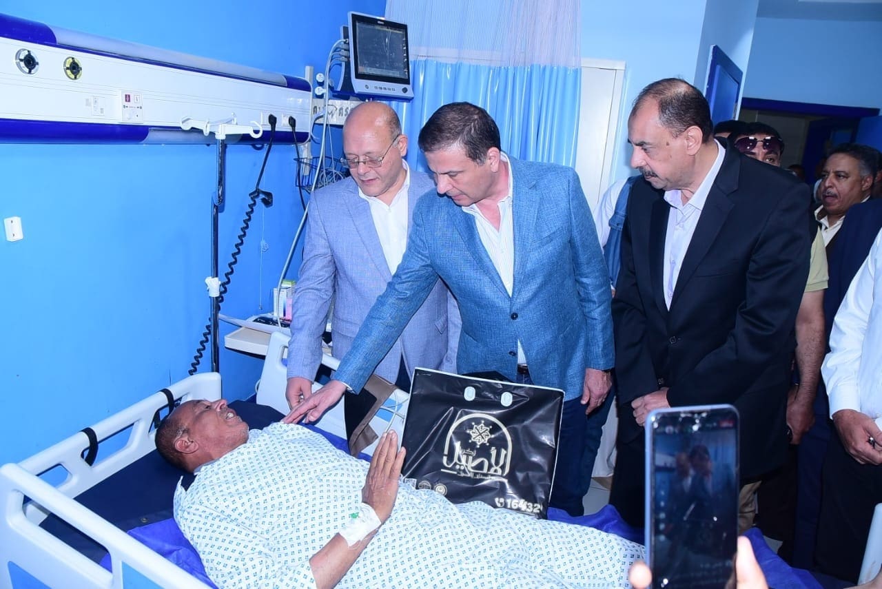 IMG 20250609 WA0087 جامعة سوهاج وزير الزراعة يزور موظف حماية الأراضي المعتدى عليه ويشكر مستشفى سوهاج الجامعي موقع في الجامعة