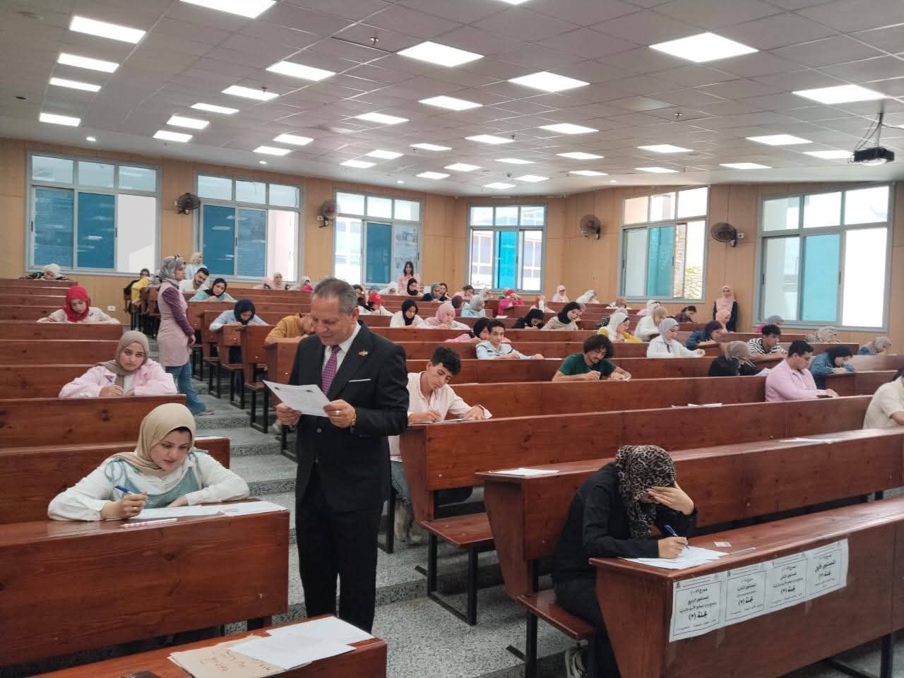 رئيس جامعة دمياط يتفقد امتحانات كلية الآثار 1 IMG 20250615 WA0069 1 رئيس رئيس جامعة دمياط يتفقد امتحانات كلية الآثار موقع في الجامعة