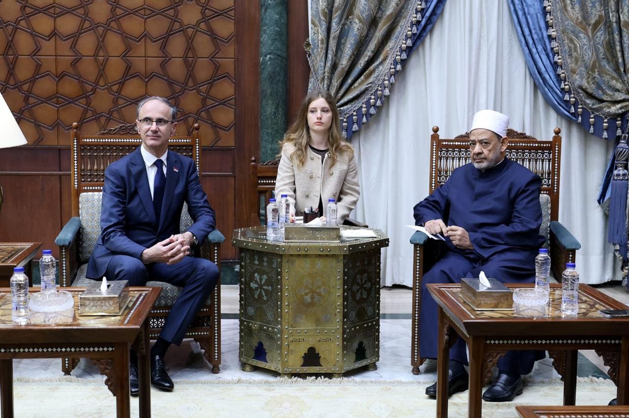 الإمام الأكبر لرئيس وزراء صربيا: الأزهر يرسخ في طلابه أن حبَّ الوطن أمر مقدس 1 IMG 20250618 WA0028 الإمام الأكبر الإمام الأكبر لرئيس وزراء صربيا: الأزهر يرسخ في طلابه أن حبَّ الوطن أمر مقدس موقع في الجامعة