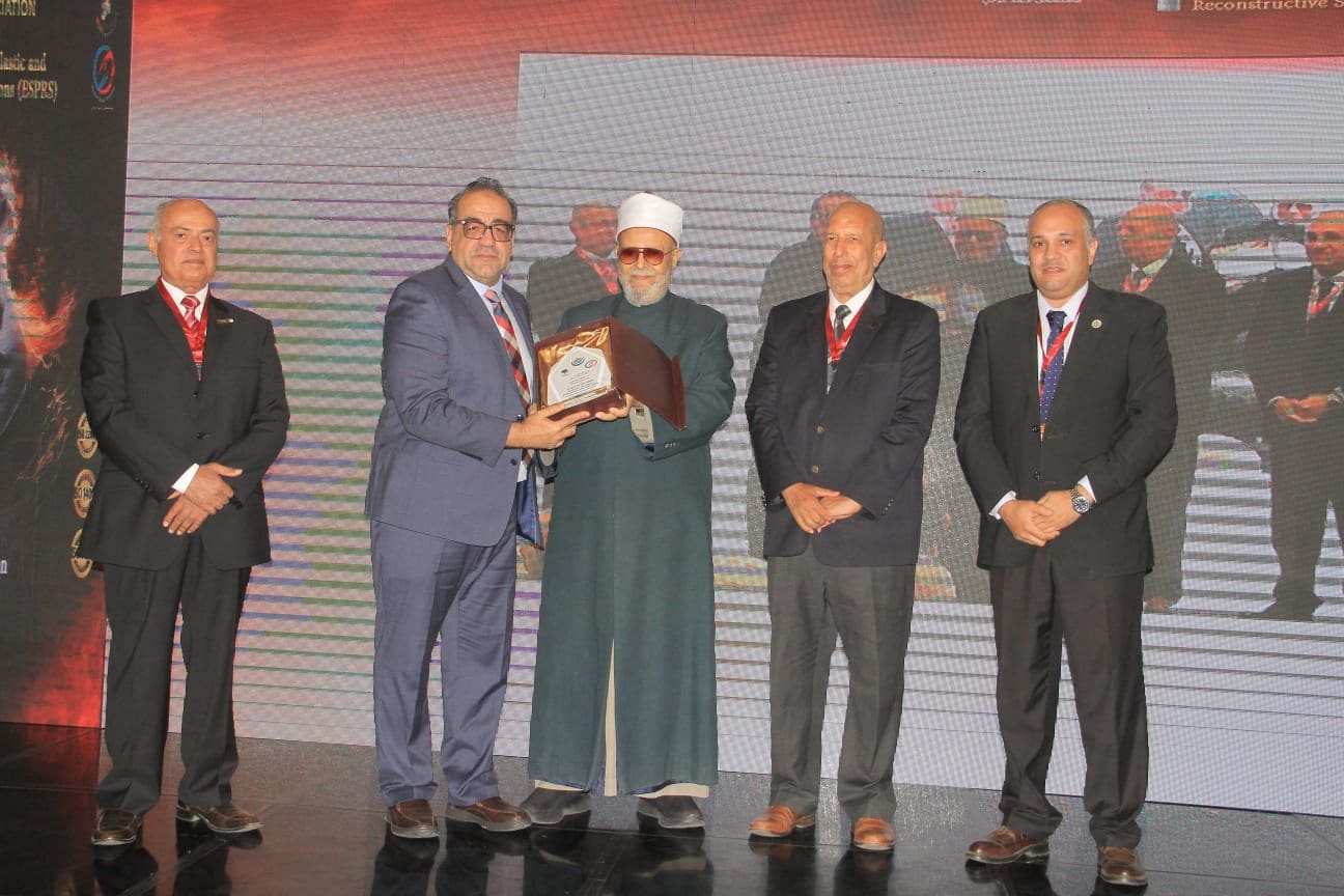 IMG 20250621 WA00581 الجمعية الشرعية بحضور محافظ الوادي الجديد وممثلي “الصحة” و”التضامن”.. الجمعية الشرعية تطلق مؤتمرها الأول للحروق - صور موقع في الجامعة