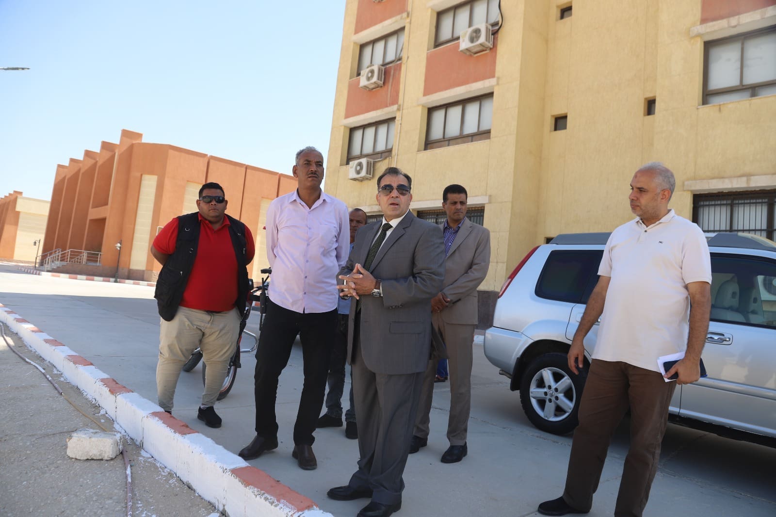 IMG 20250622 WA0047 جامعة رئيس جامعة جنوب الوادي يتابع معدلات الإنجاز بالمقر الجديد لإدارة الأمن الجامعي موقع في الجامعة