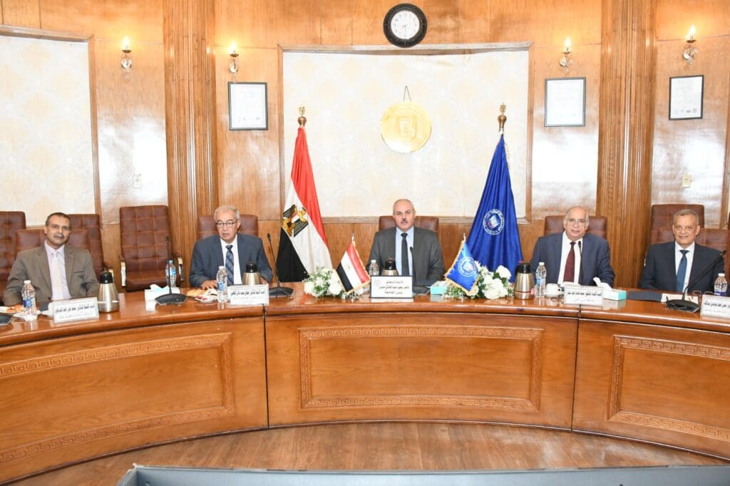 انعقاد لجنة اختيار المرشحين لمنصب عميد كلية الحاسبات والمعلومات بجامعة قناة السويس