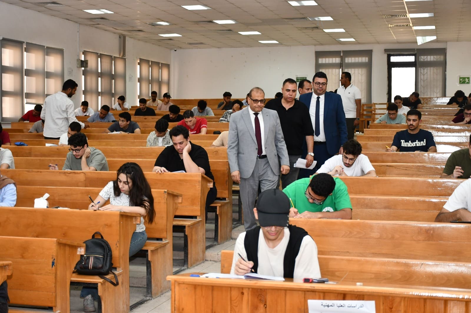 امتحانات طلاب الجامعات
