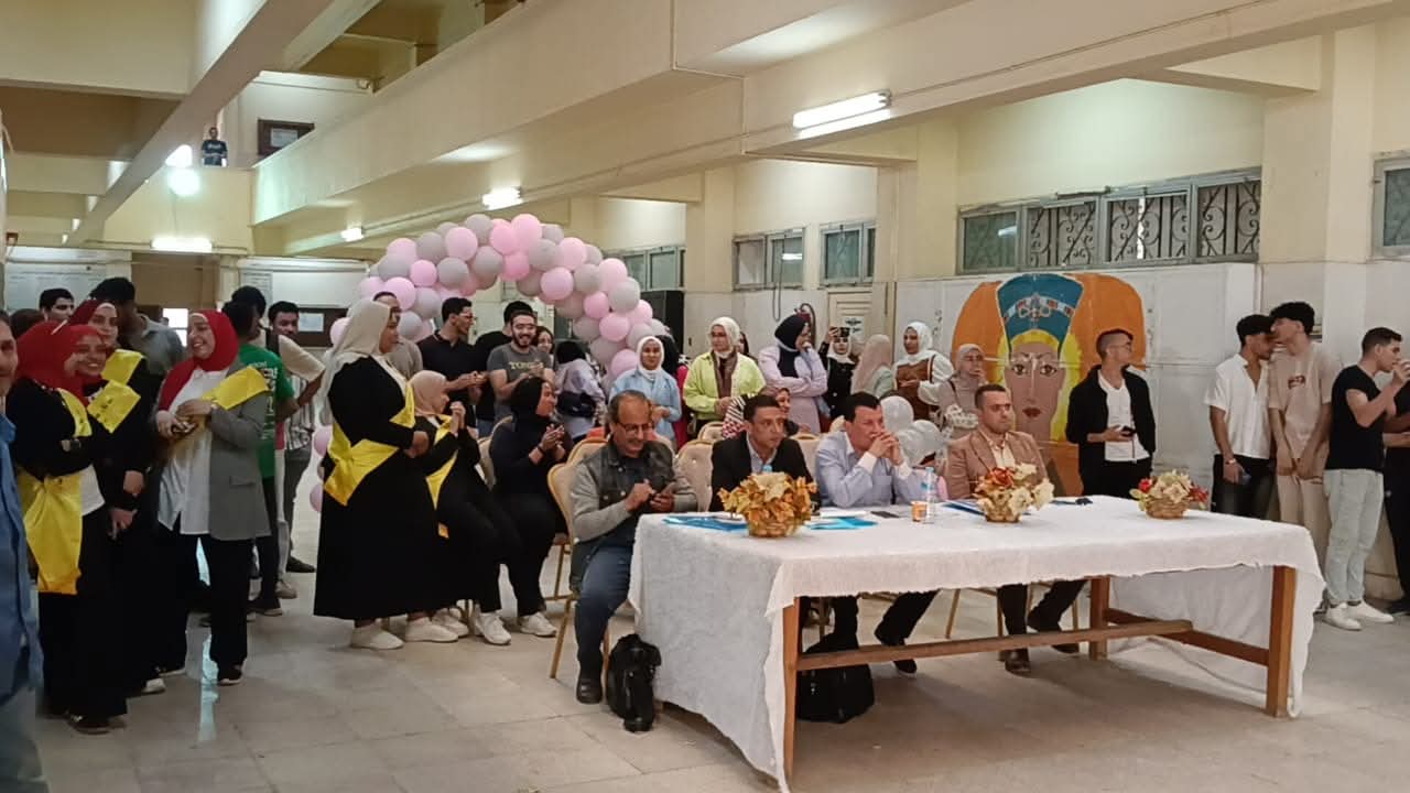 IMG 20250625 WA0221 المنصورة "ثقافتنا تعبر عن هويتنا" جامعة حلوان تختتم فعاليات مهرجان اليوم الثقافي وآداب وتمريض في المركز الأول موقع في الجامعة