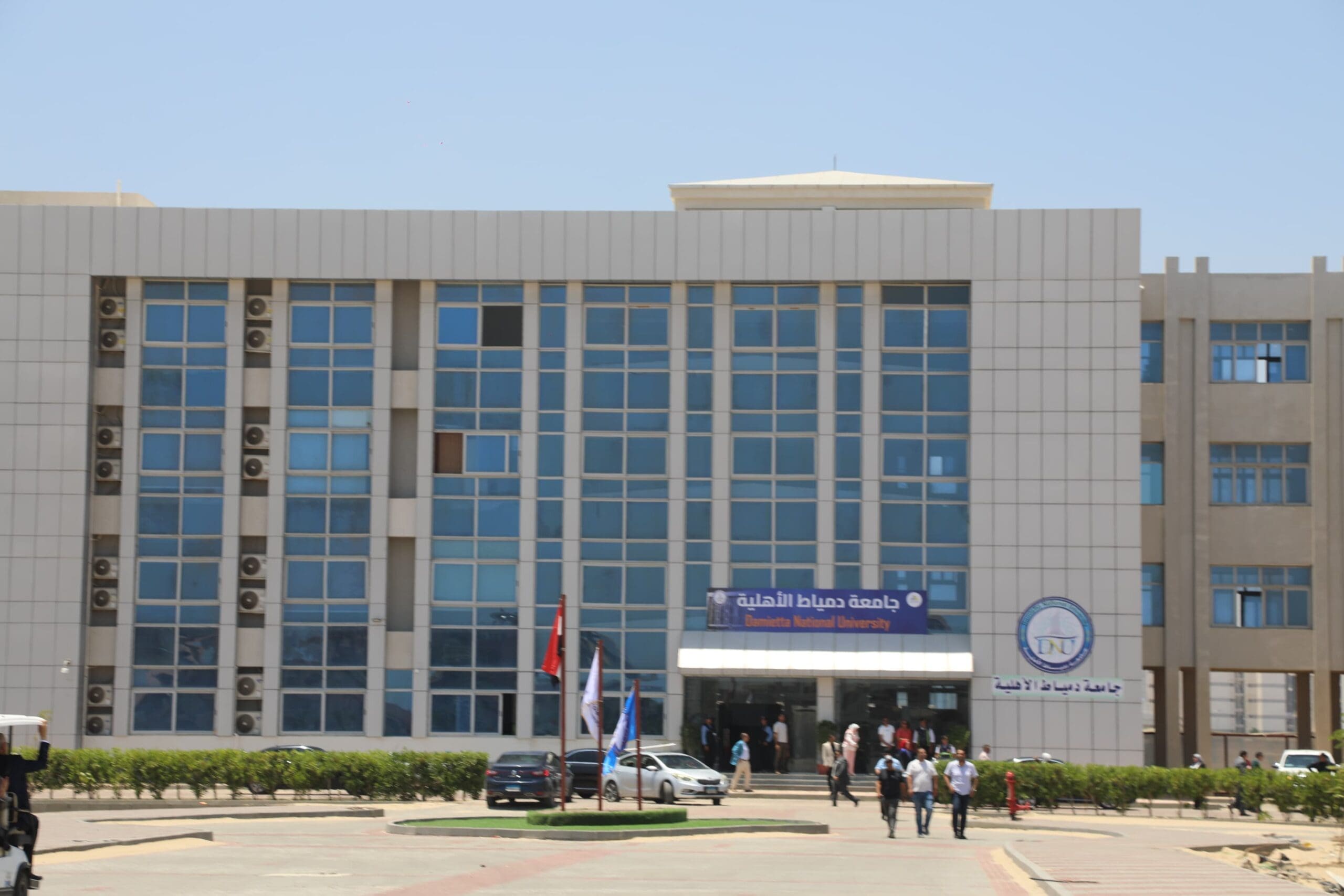 IMG 20250628 WA0062 scaled طلاب وزير التعليم العالي ومحافظ دمياط ورئيس جامعة دمياط يفتتحون مقر جامعة دمياط الأهلية موقع في الجامعة