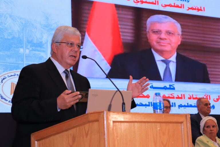 وزير التعليم العالي يفتتح فعاليات المؤتمر السنوي لهندسة عين شمس 21 IMG 20250629 WA0109 المعاهد وزير التعليم العالي يفتتح فعاليات المؤتمر السنوي لهندسة عين شمس موقع في الجامعة