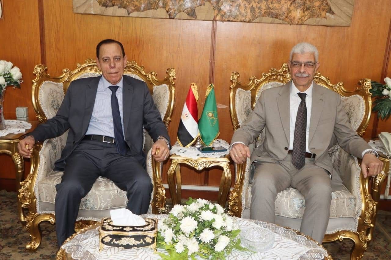 IMG 1219 جامعة رئيس جامعة المنوفية يستقبل رئيس محكمة شبين الكوم الابتدائية للتهنئة بعيد الاضحي المبارك وبحث سبل التعاون المشترك موقع في الجامعة