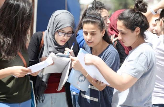 وسط إجراءات مشددة.. 62 ألف طالب وطالبة بالشرقية يبدأون امتحان اللغة العربية 14 IMG 1989 1 الشهادة وسط إجراءات مشددة.. 62 ألف طالب وطالبة بالشرقية يبدأون امتحان اللغة العربية موقع في الجامعة