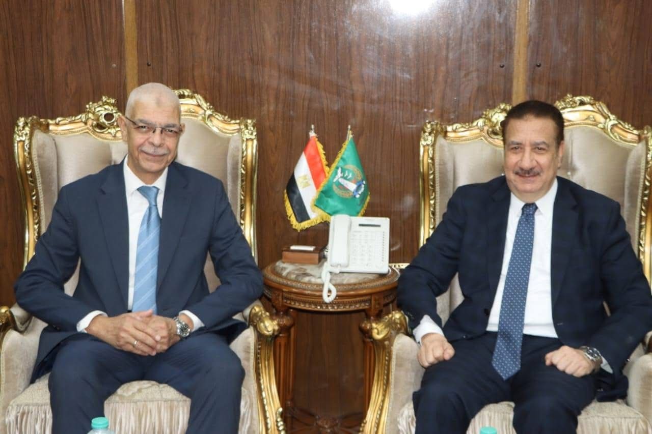 رئيس جامعة المنوفية يهنئ المحافظ بالعيد القومي الـ119 للمحافظة ويهديه خريطتين للوطن والمحافظة 1 IMG 2113 المنوفية رئيس جامعة المنوفية يهنئ المحافظ بالعيد القومي الـ119 للمحافظة ويهديه خريطتين للوطن والمحافظة موقع في الجامعة