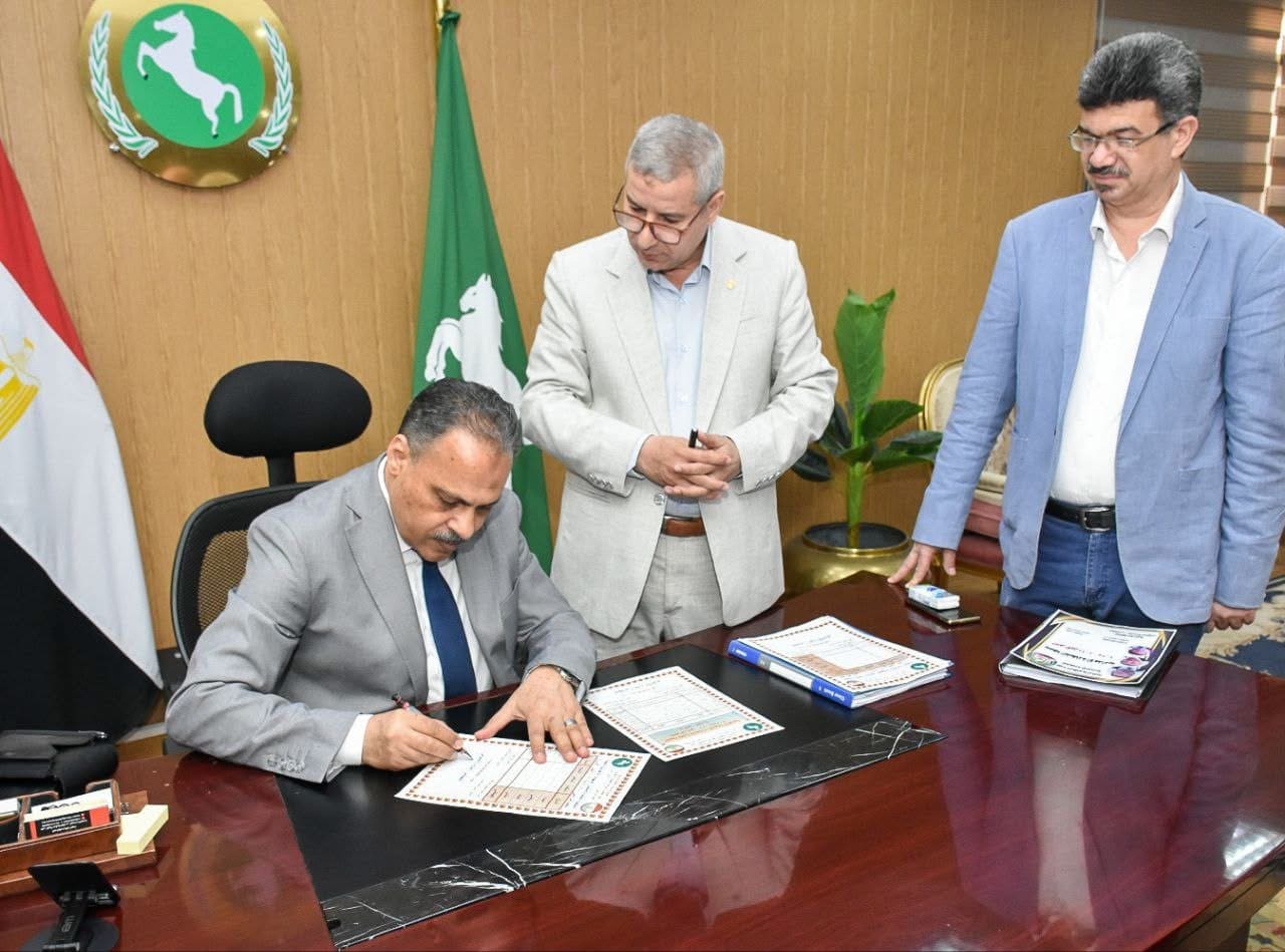 IMG 2880 الشهادة محافظ الشرقية يعتمد نتيجة الشهادة الإعدادية بنسبة نجاح 81.19 % موقع في الجامعة