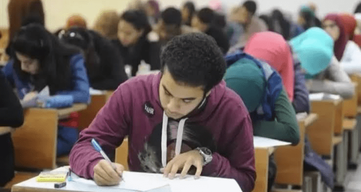 مراجعة نهائية في الفيزياء لطلاب الثانوية العامة 2025.. الأسئلة المتوقعة وتوزيع الدرجات