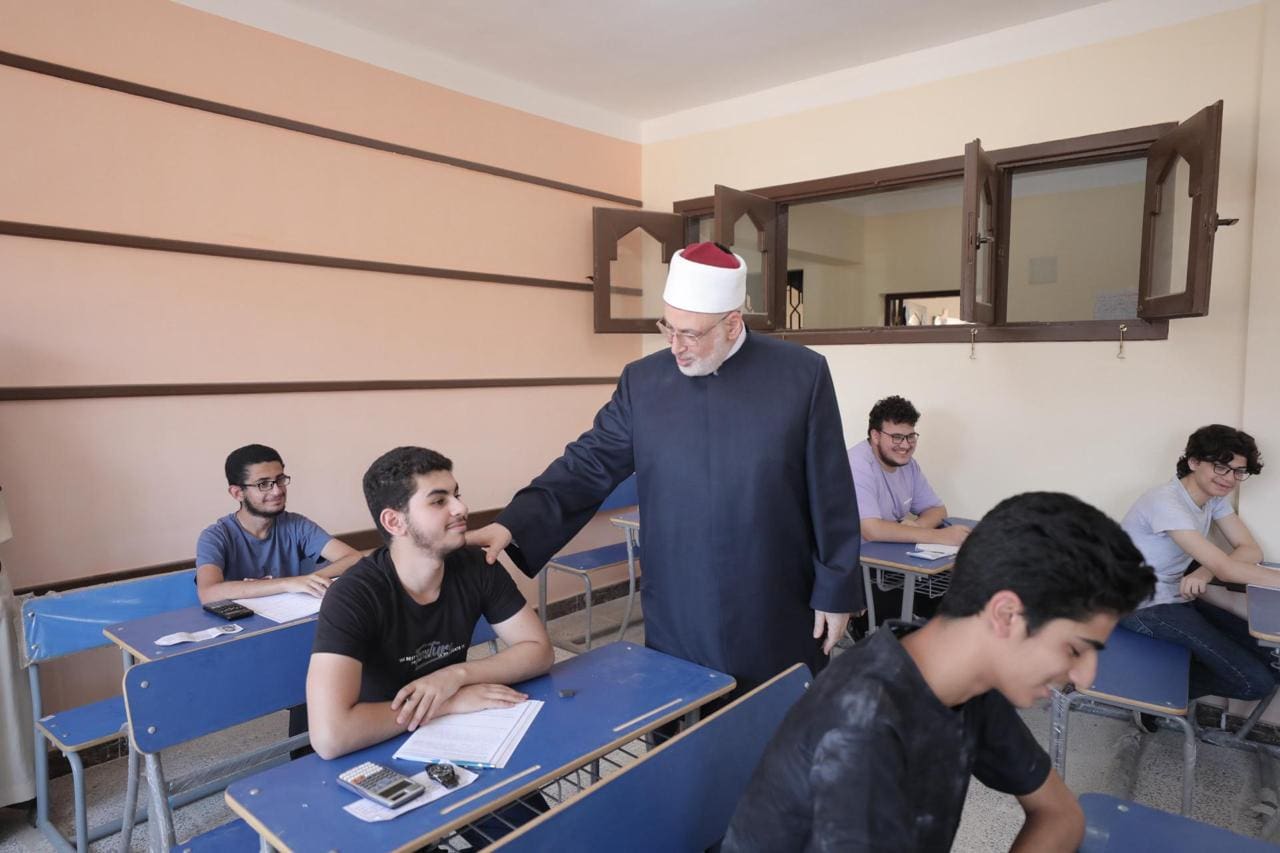 ae20fa91 46e8 4fd7 8c04 7e1e336fa060 الثانوية الأزهرية امتحانات الثانوية الأزهرية .. بشرى سارة من وكيل الأزهر للطلاب بشأن مادة الفيزياء - صور موقع في الجامعة