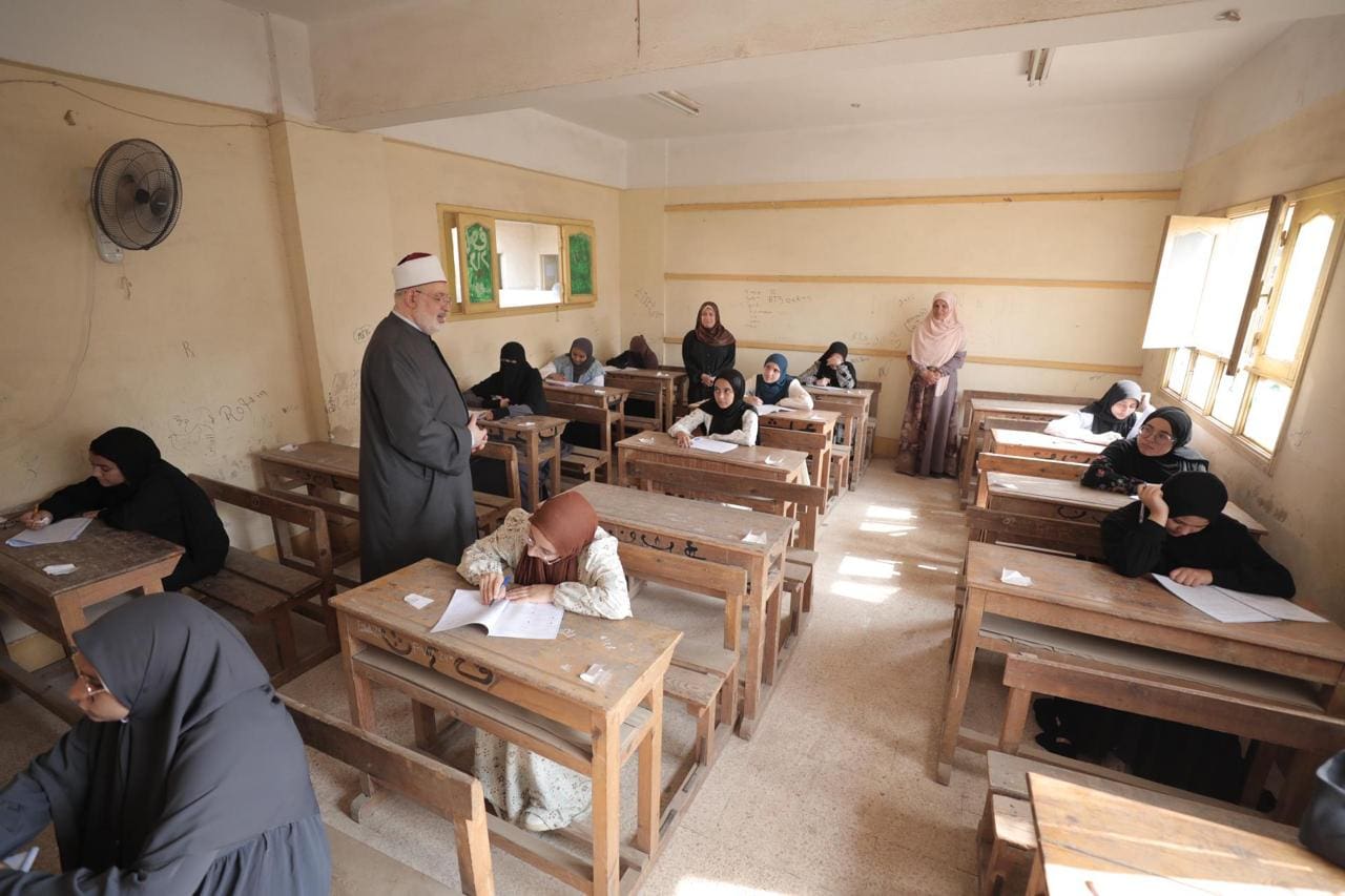 b2e32a37 0035 4223 a5ce e75fbd543061 1 الثانوية الأزهرية طلاب القسم الأدبي للثانوية الأزهرية يؤدون امتحان "التاريخ".. غدًا موقع في الجامعة
