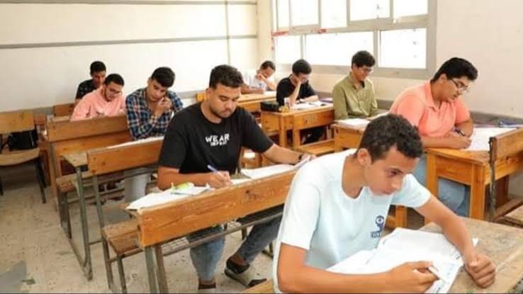 لطلاب الثانوية العامة لغات 2025.. أبرز 10 أسئلة في الفيزياء 26 لطلاب الثانوية العامة 2025.. أهم 30 سؤال في مادة التاريخ