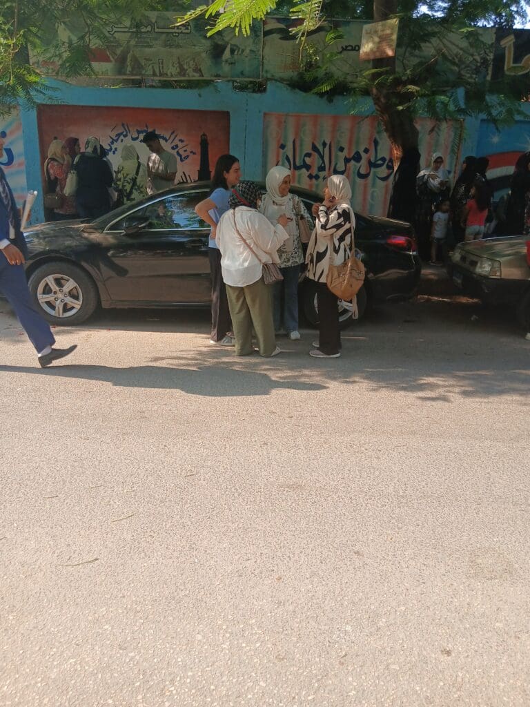 بدء توافد طلاب الثانوية العامة إلى مدرسة جمال عبد الناصر بالدقي لأداء امتحاني التاريخ والفيزياء 3 ٢٠٢٥٠٦٢٢ ٠٨٥٥١٩ شاومينج بدء توافد طلاب الثانوية العامة إلى مدرسة جمال عبد الناصر بالدقي لأداء امتحاني التاريخ والفيزياء موقع في الجامعة