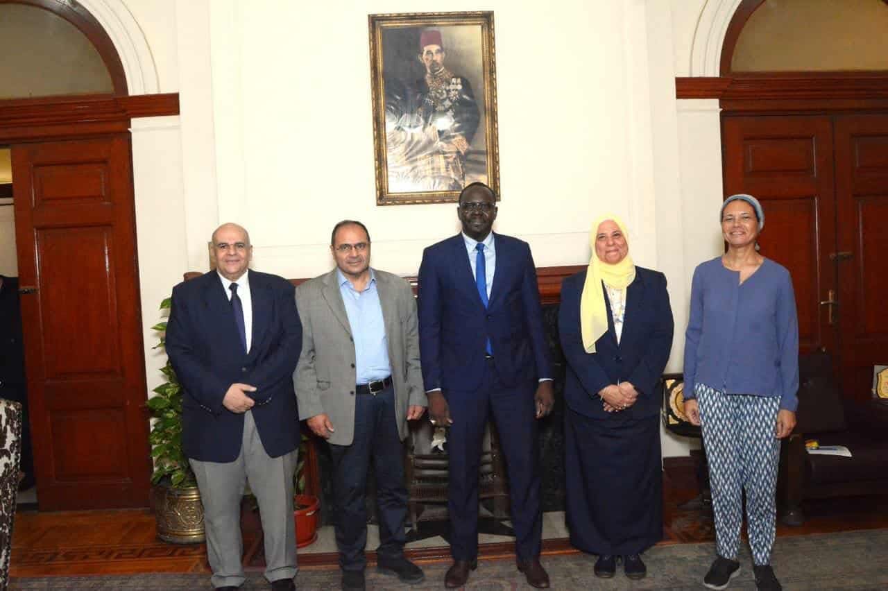 1752915040887 سوهاج الجامعي قصر العيني وسفارة السنغال يبحثان التعاون في التعليم الطبي باللغة الفرنسية موقع في الجامعة