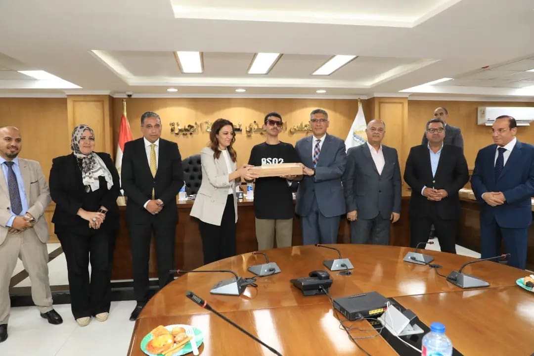 محافظ الجيزة يُكرِّم أوائل الثانوية العامة والدبلومات الفنية من أبناء المحافظة الحاصلين على مراكز متقدمة 1 1753963162733 الثانوية محافظ الجيزة يُكرِّم أوائل الثانوية العامة والدبلومات الفنية من أبناء المحافظة الحاصلين على مراكز متقدمة موقع في الجامعة