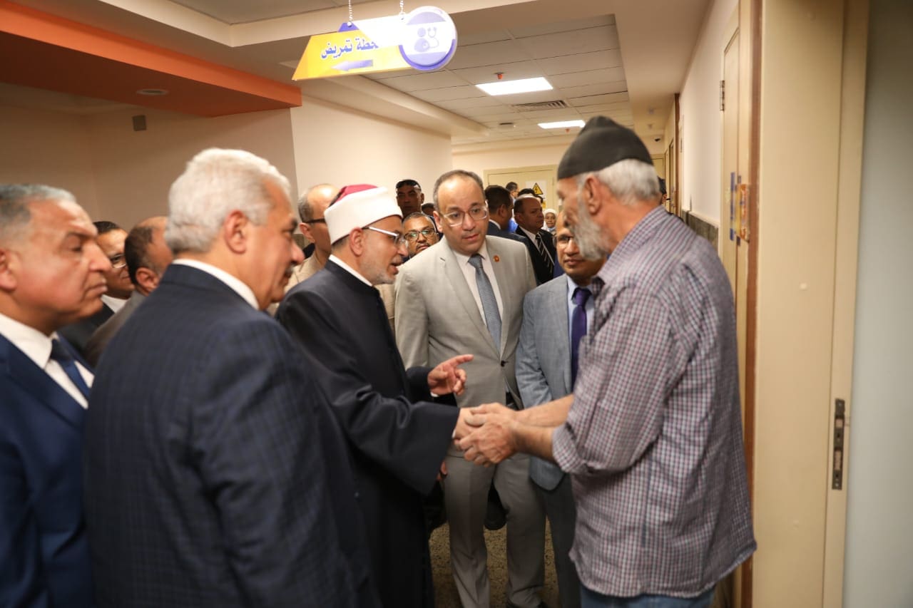 قيادات الأزهر تلتقي مصابي غزة في مستشفى أسيوط 1 1cd42103 2035 450b a56b 2467cf2a3f13 مستشفى أسيوط قيادات الأزهر تلتقي مصابي غزة في مستشفى أسيوط موقع في الجامعة