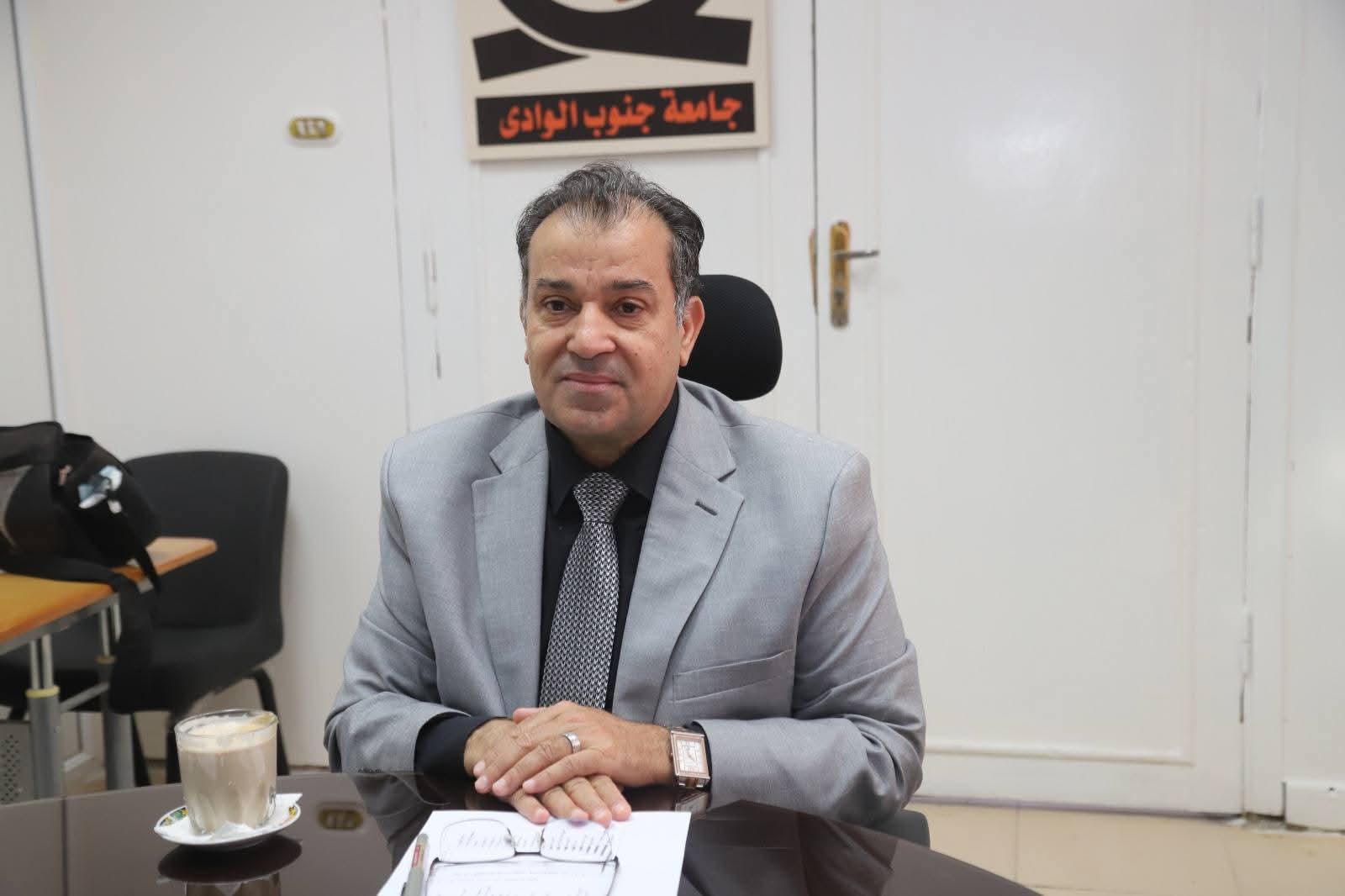 FB IMG 1751445682839 الجامعة المصرية اليابانية رئيس جامعة جنوب الوادى يوجه بتقديم خدمة طبية متميزة لمنسوبى الجامعة موقع في الجامعة