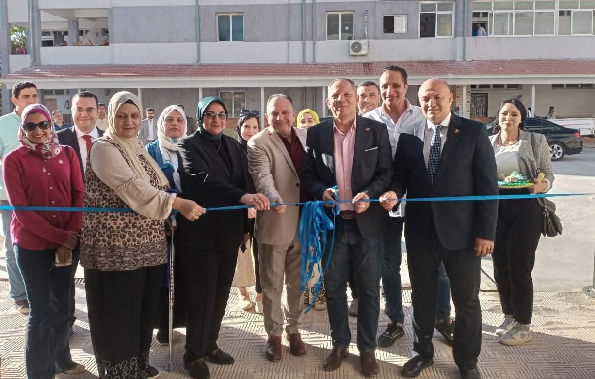 FB IMG 1751960106601 جامعة كفر الشيخ رئيس جامعة دمياط يفتتح معرض مشروعات تخرج طلاب "الفنون التطبيقية"  موقع في الجامعة
