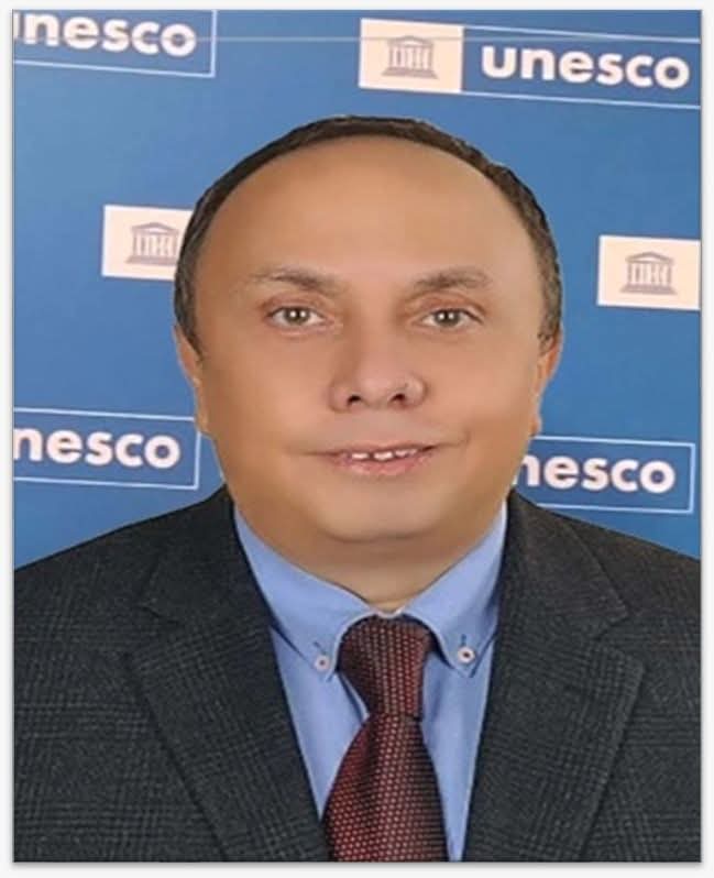 الدكتور عمرو حمودة