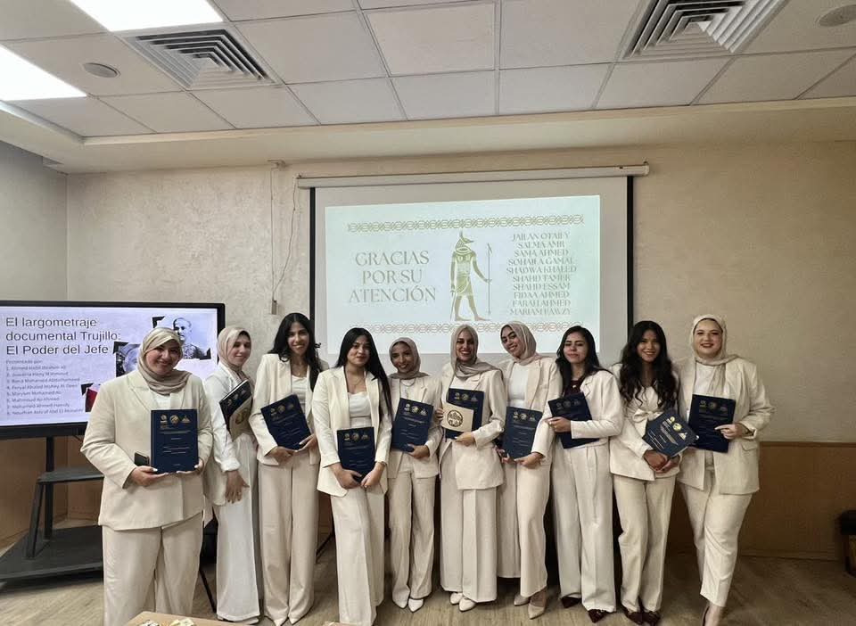 FB IMG 1752733244389 جامعة أسيوط مناقشات علمية لطلاب البرامج الجديدة بنظام الساعات المعتمدة بألسن عين شمس موقع في الجامعة