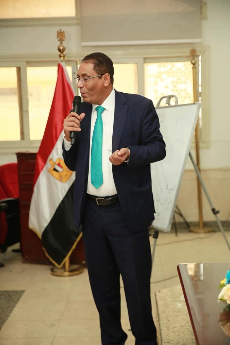 رئيس جامعة حلوان يهنئ الدكتور جمال يوسف بتعيينه عميدًا لكلية التجارة وإدارة الأعمال 8 الدكتور جمال علي عميد كلية التجارة جامعة حلوان
