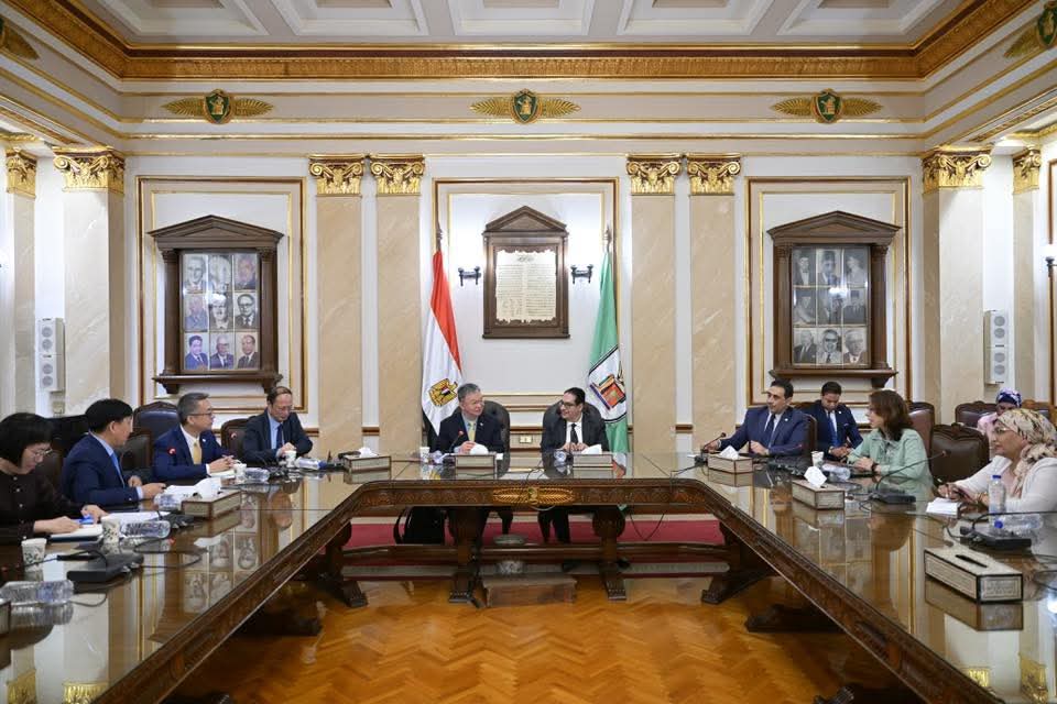 FB IMG 1753596030561 الزقازيق جامعة القاهرة تعزز تعاونها مع الصين في مجالات التعليم والبحث العلمي موقع في الجامعة