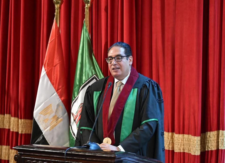 رئيس جامعة القاهرة: الجامعة الأهلية قرار صائب من القيادة السياسية سيؤتي ثماره قريبًا 1 رئيس جامعة القاهرة