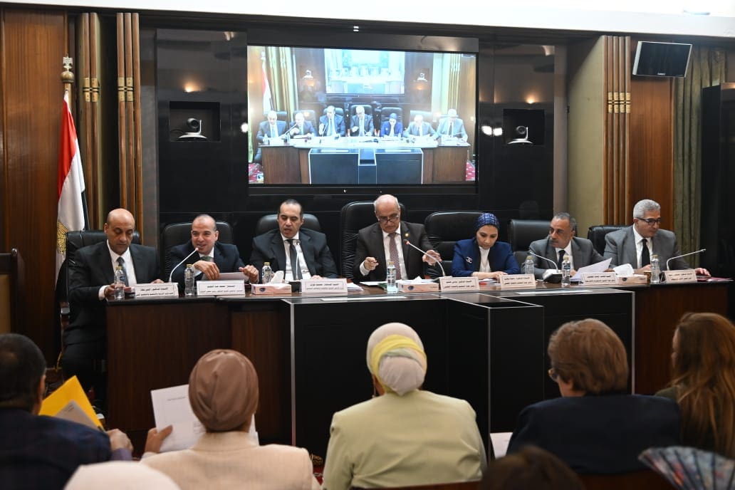 مستشار رئيس النواب: لا مساس بنظام الثانوية العامة.. ونظام البكالوريا سيكون اختياريًا ومدته 3 سنوات 1 مستشار رئيس النواب: لا مساس بنظام الثانوية العامة.. ونظام البكالوريا سيكون اختياريًا ومدته 3 سنوات