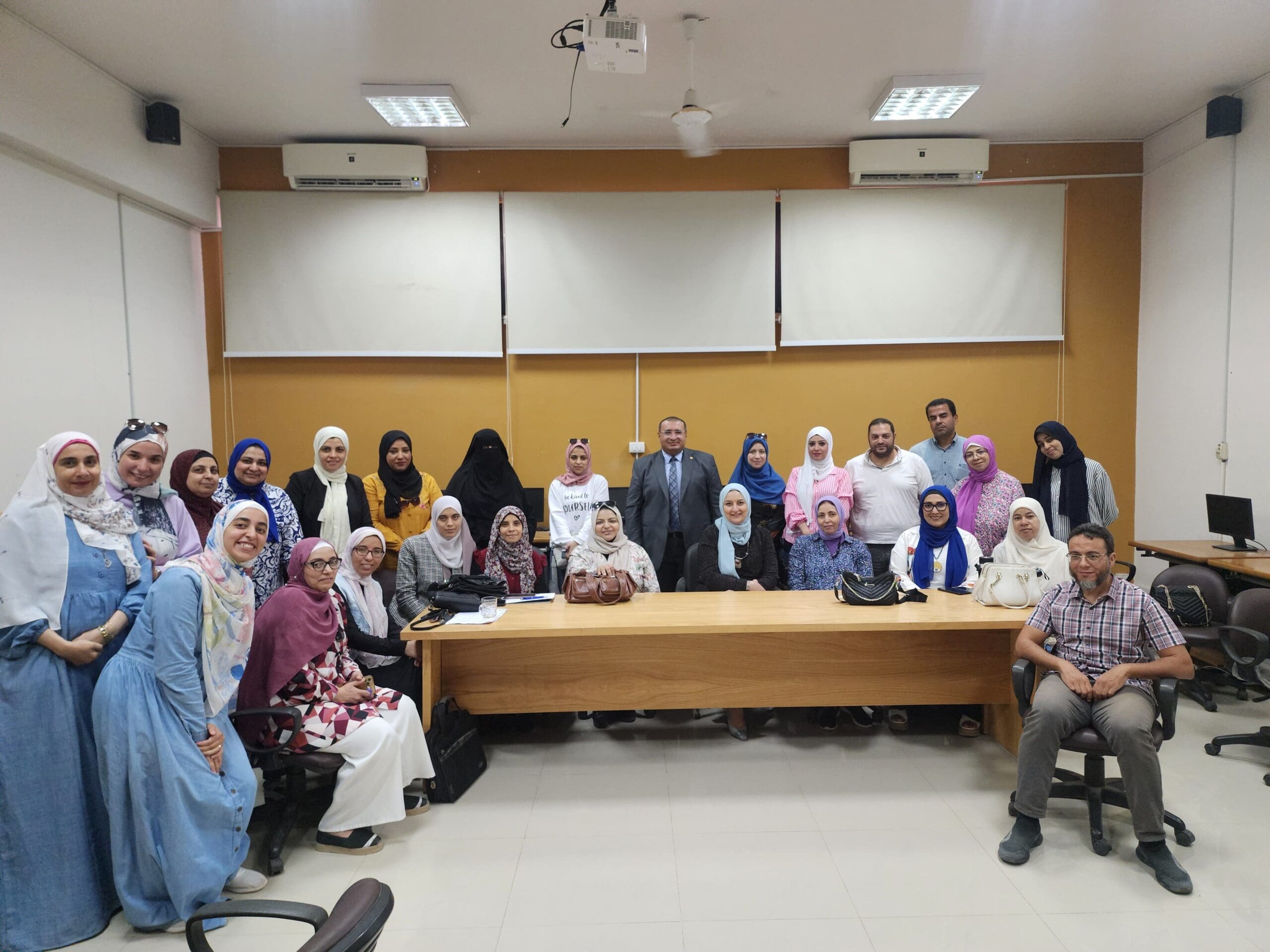 جامعة قناة السويس تُطلق دورة متقدمة لأعضاء هيئة التدريس في أدوات الذكاء الاصطناعي 1 جامعة قناة السويس تُطلق دورة متقدمة لأعضاء هيئة التدريس في أدوات الذكاء الاصطناعي