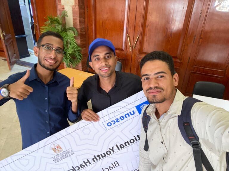 فريق طلابي من زراعة قنا يحصد المركز الأول في "هاكاثون جيل أخضر" 1 IMG 20250709 WA0017 زراعة فريق طلابي من زراعة قنا يحصد المركز الأول في "هاكاثون جيل أخضر" موقع في الجامعة