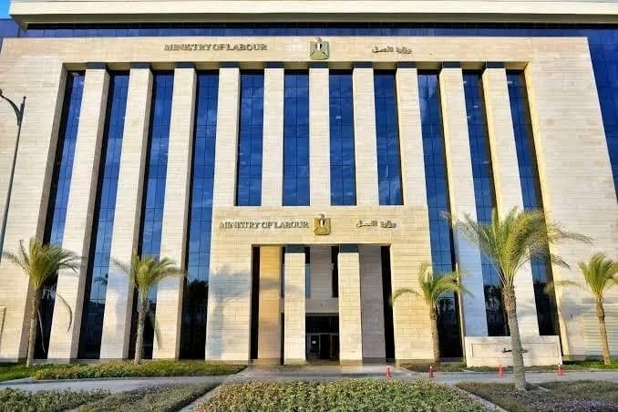براتب شهري يعادل 350 ألف جنيه.. الشروط المطلوبة للتقديم في مستوصف بالخليح يحتاج لأطباء 4 IMG 20250714 WA0131 الجديد براتب شهري يعادل 350 ألف جنيه.. الشروط المطلوبة للتقديم في مستوصف بالخليح يحتاج لأطباء موقع في الجامعة