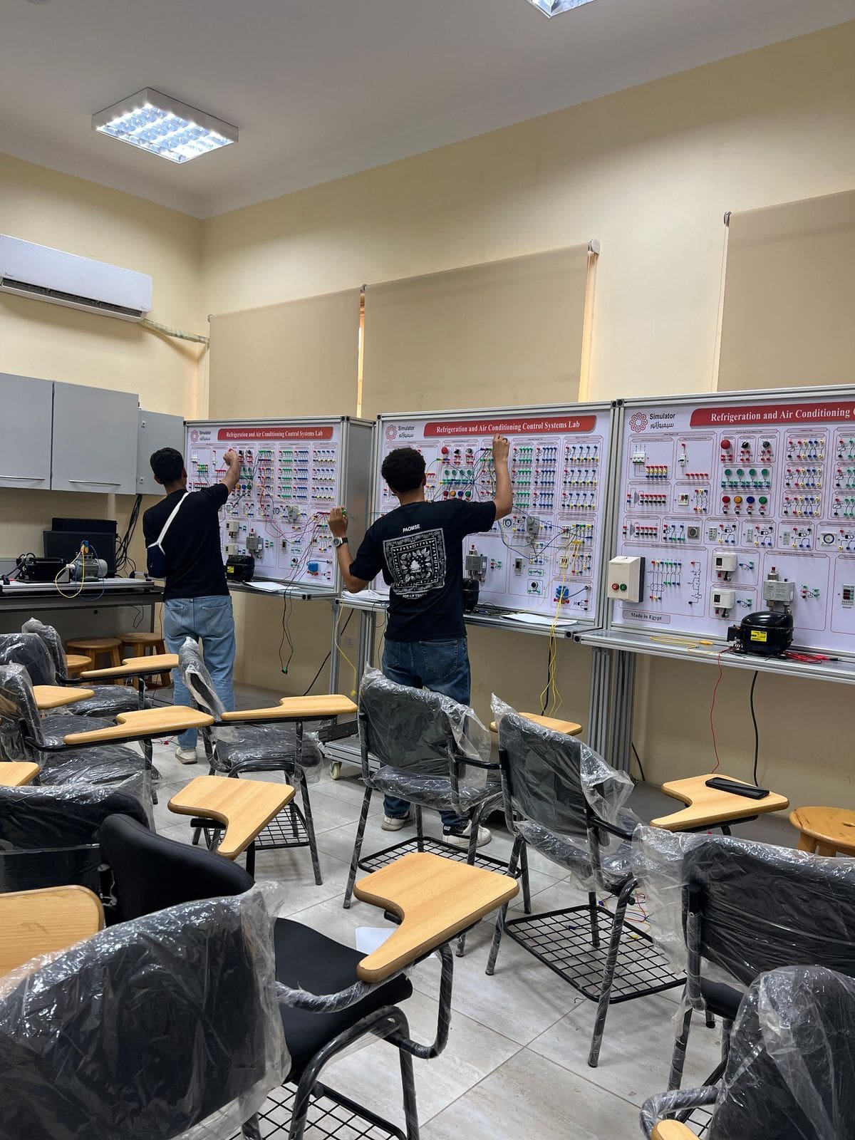 تدريب عملي لطلاب تكنولوجيا التبريد والتكييف بجامعة مصر التكنولوجية استعدادًا لسوق العمل