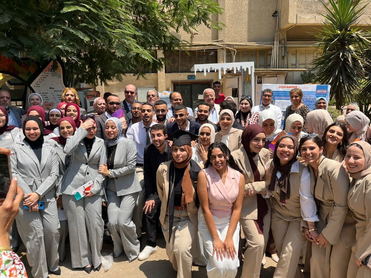 IMG 20250720 WA0031 طلاب طلاب قسم الزجاج بجامعة حلوان يحولون التحديات البيئية إلى تصميمات مبتكرة تخدم المجتمع موقع في الجامعة