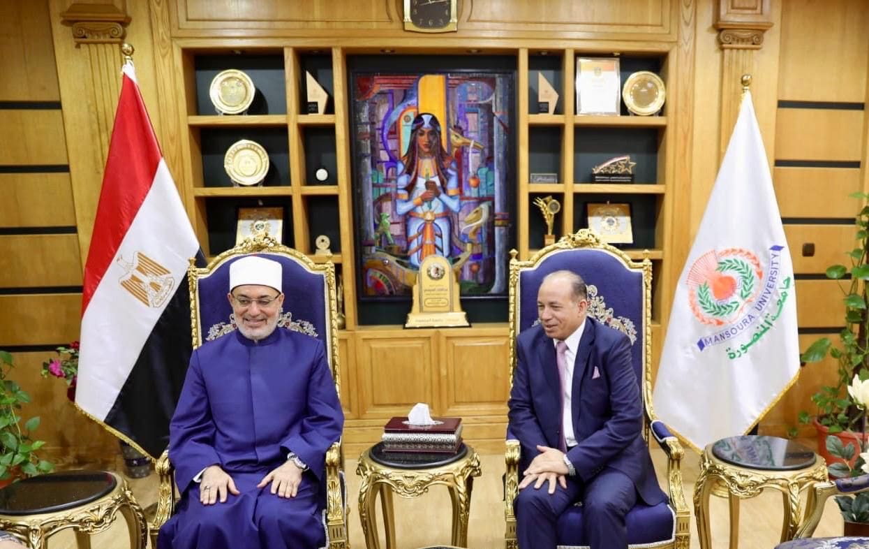 IMG 20250720 WA0059 مفتي الجمهورية رئيس جامعة المنصورة يستقبل مفتي الجمهورية لبحث سبل التعاون المشترك وتعزيز الوعي الديني موقع في الجامعة