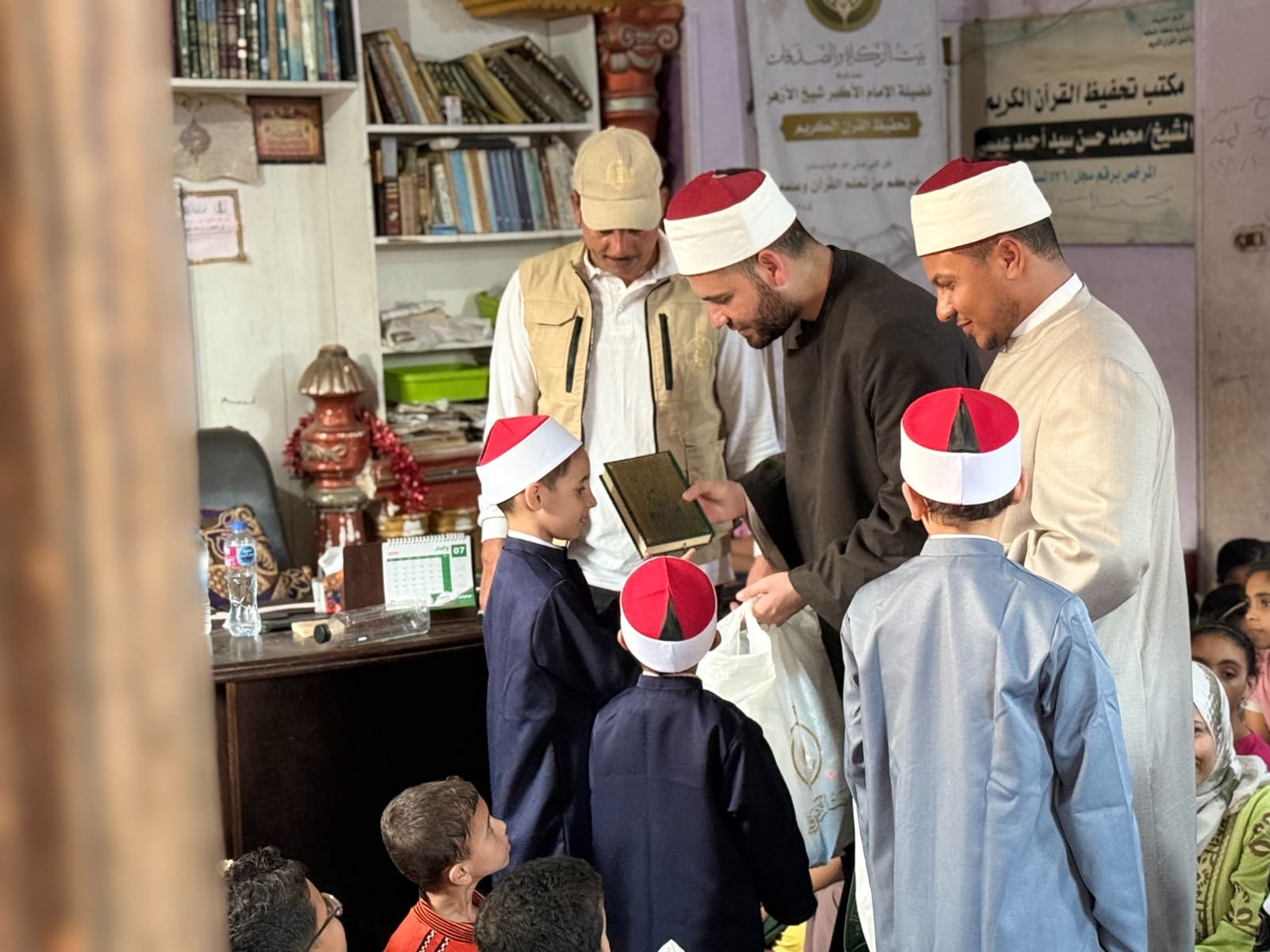 في إطار حملة «دعم حفظة القرآن الكريم».. «بيت الزكاة» يصل المنوفية لدعم 5400 طفل من حفظة كتاب الله 1 IMG 20250722 WA0026 بيت الزكاة في إطار حملة «دعم حفظة القرآن الكريم».. «بيت الزكاة» يصل المنوفية لدعم 5400 طفل من حفظة كتاب الله موقع في الجامعة