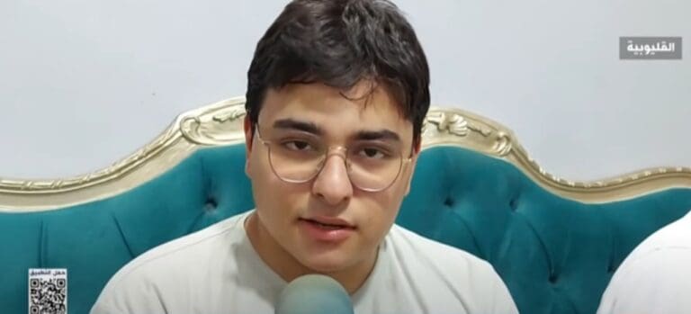 عمر إسلام الرابع على شعبة الرياضيات: لم ألتزم بعدد ساعات محددة في المذاكرة 6 عمر إسلام الرابع على شعبة الرياضيات