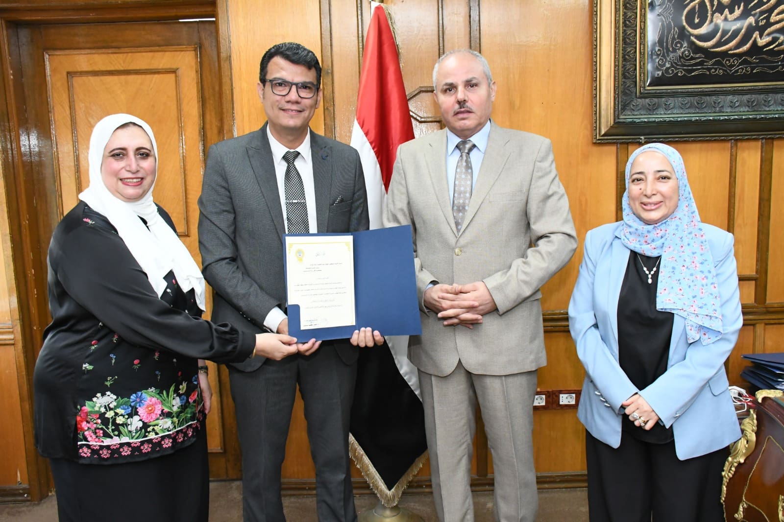 قرار جمهوري بتعيين الدكتور صفوت عبد المقصود عميدًا لكلية الصيدلة بجامعة قناة السويس 