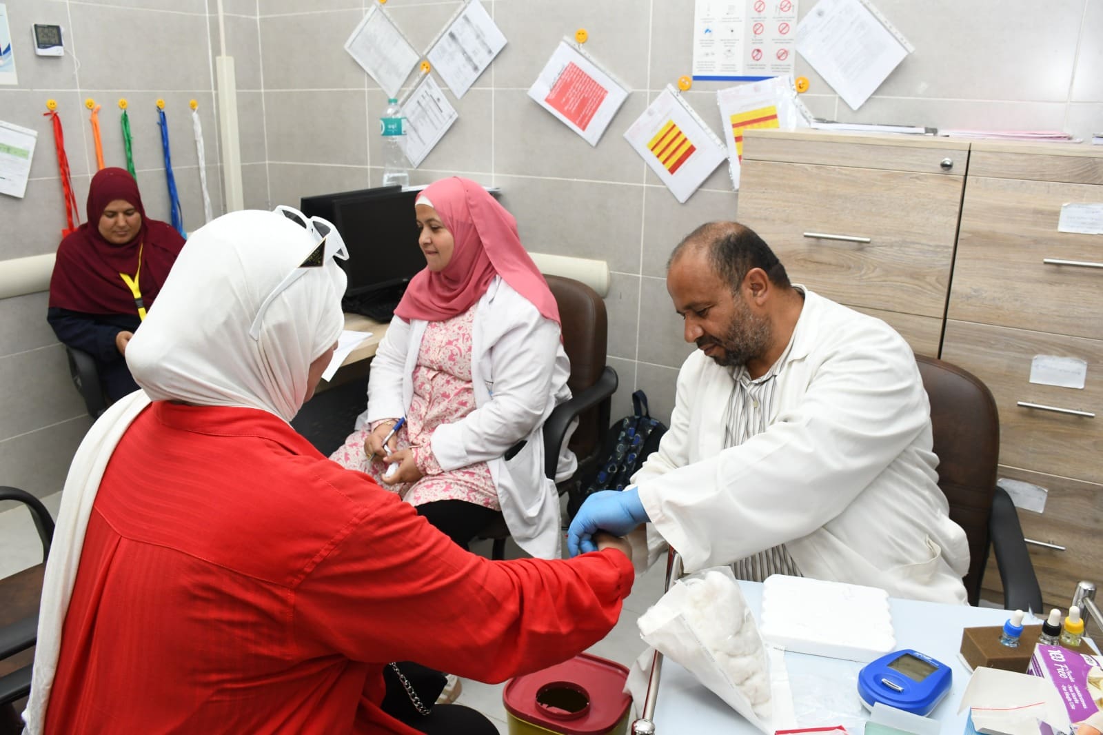 جامعة قناة السويس تطلق حملة إنسانية للتبرع بالدم بالتعاون مع قوات الدفاع الشعبي 1 جامعة قناة السويس تطلق حملة إنسانية للتبرع بالدم